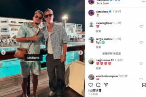 极速赛车-偶遇?奥尔莫社媒更新度假照,和利物浦边锋迪亚斯合影